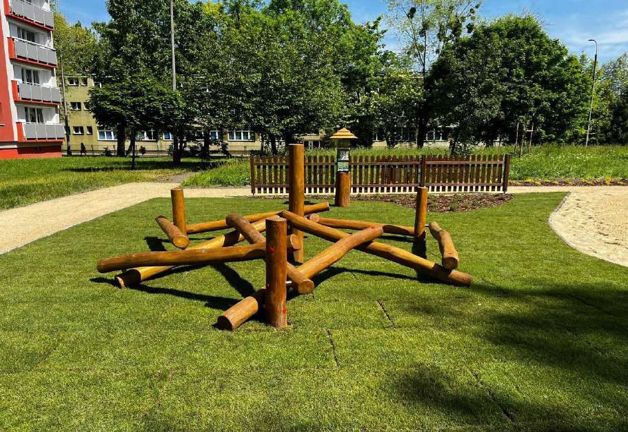 Robinia Series, Bytom