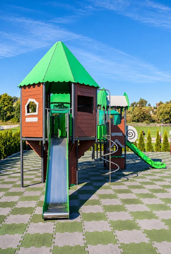 Outdoor space by Outdoor Elements